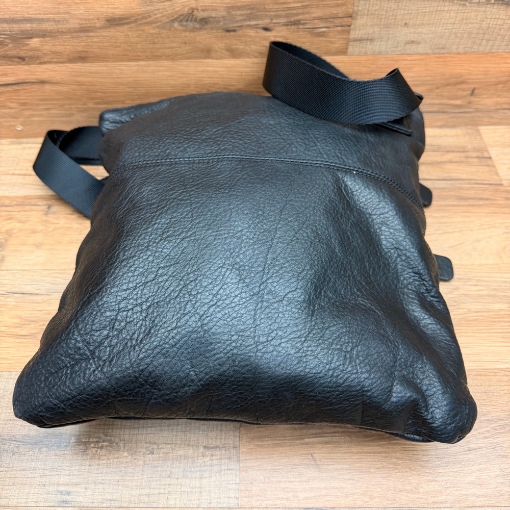 Margot Black Leather Triple Zip Compartment handbag Silver zip Pockets pebbled - Picture 7 of 9